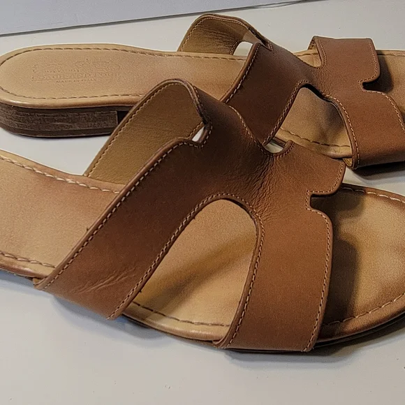 Women's Tan Slide Sandals Size 8 1/2 - Picture 3 of 4